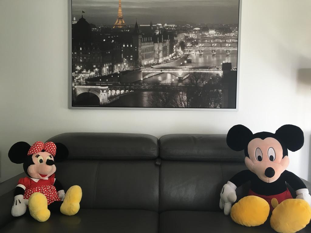 F&B'S Home Disney Serris Dış mekan fotoğraf